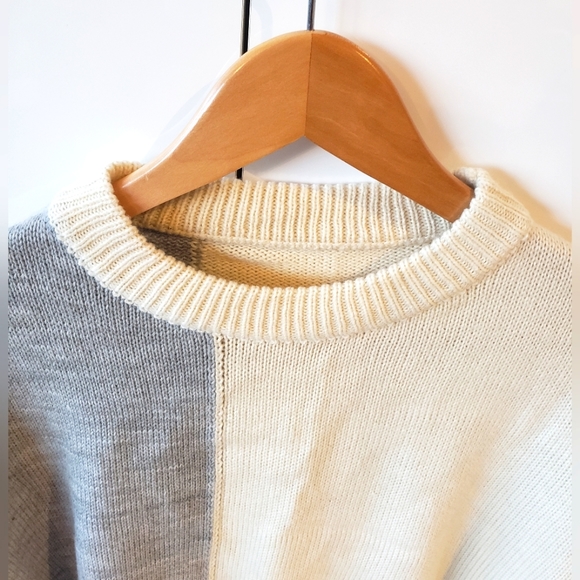 BNWT Loose Fitting Crew Neck Sweater sz S/M - Picture 3 of 5